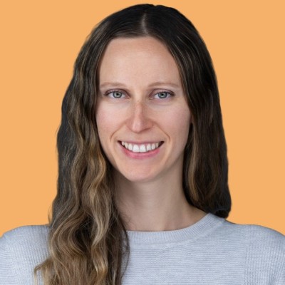 Dr Sarah Cummins headshot